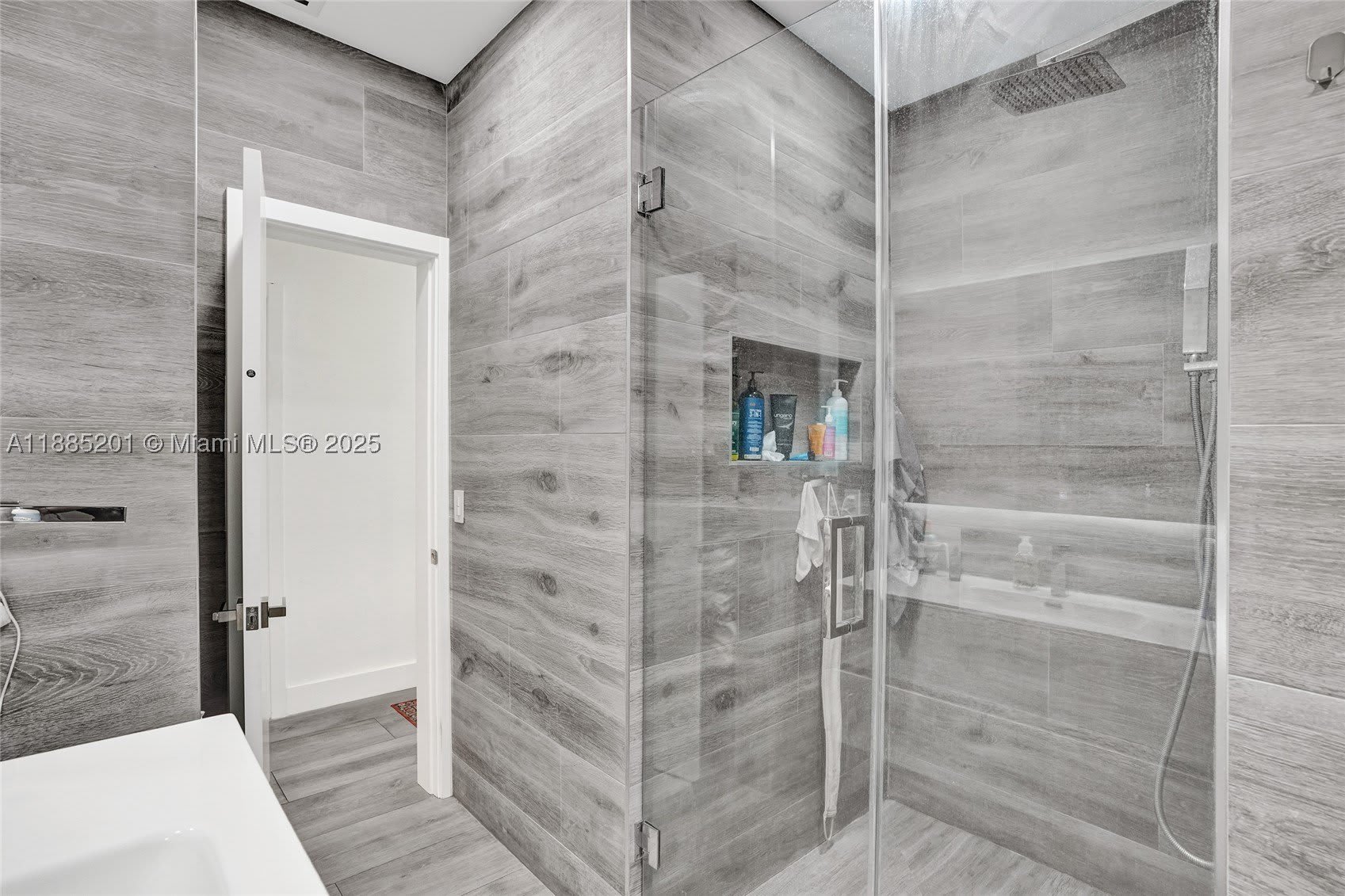3784 Sheridan Ave – photo 4