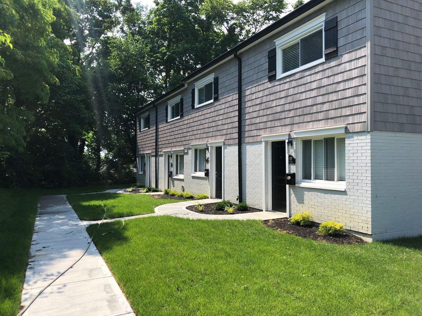 2 BDRM MODERN TOWNHOME – photo 1