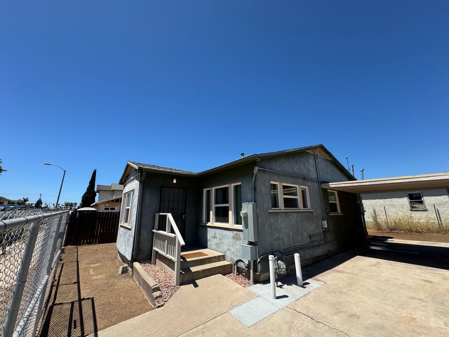 Beautifully Renovated Home in Vibrant San Diego Community – photo 3