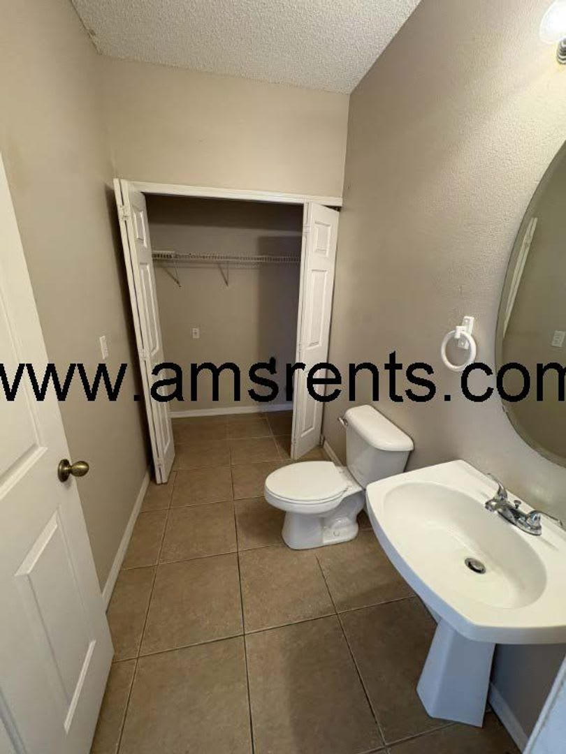 Spacious 3-bedroom 2.5 bath in Lakeside – photo 5
