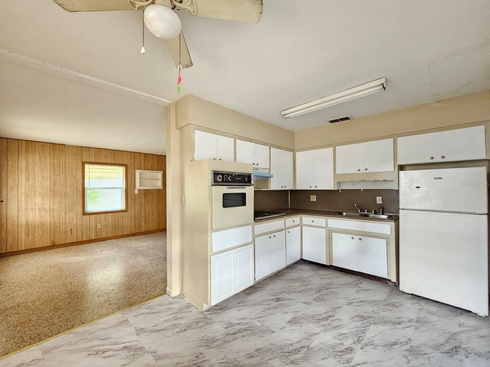 1216 E MYRTLE Street – photo 4