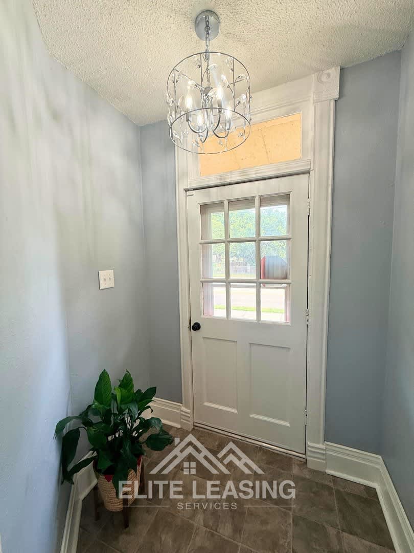 Charming 3-Bedroom Home in the Oakland Neighborhood – photo 2