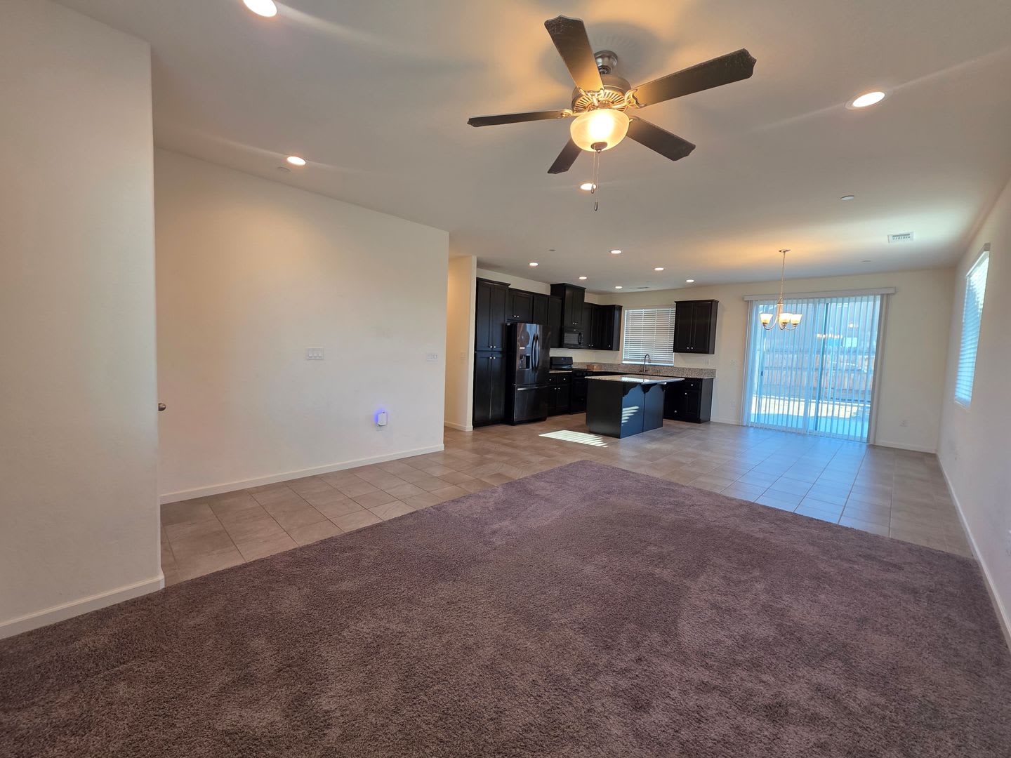 Newer 3 Bedroom 2 Bathroom in Tulare! $300 off First Month's Rent!!! – photo 5