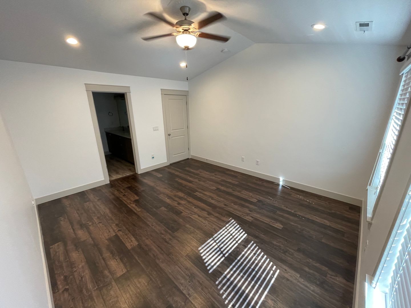 Beautiful 3 Bedroom townhome In North Salt Lake – photo 5