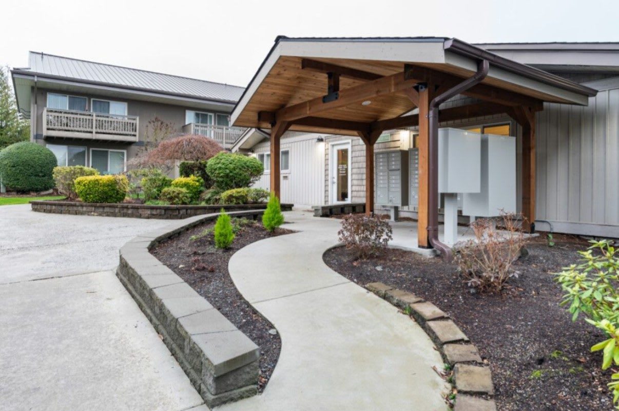The Courtyard Apartment Homes – photo 3