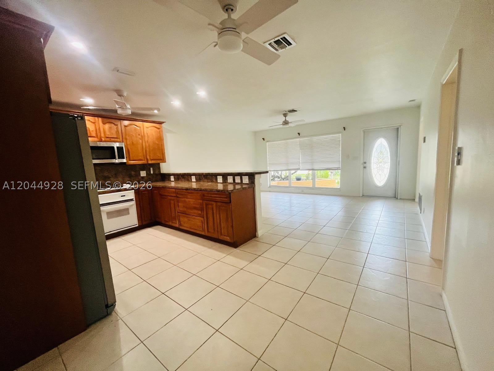 1061 NE 26th Ave – photo 5
