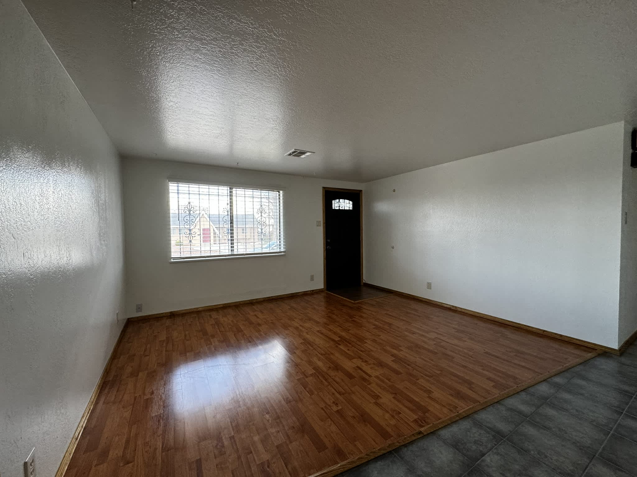 908 Faye Place Northeast – photo 4