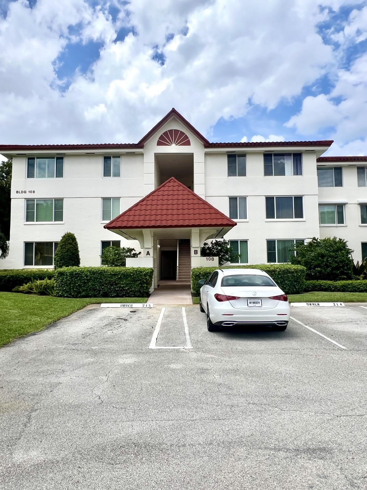 108 Half Moon Circle – photo 1