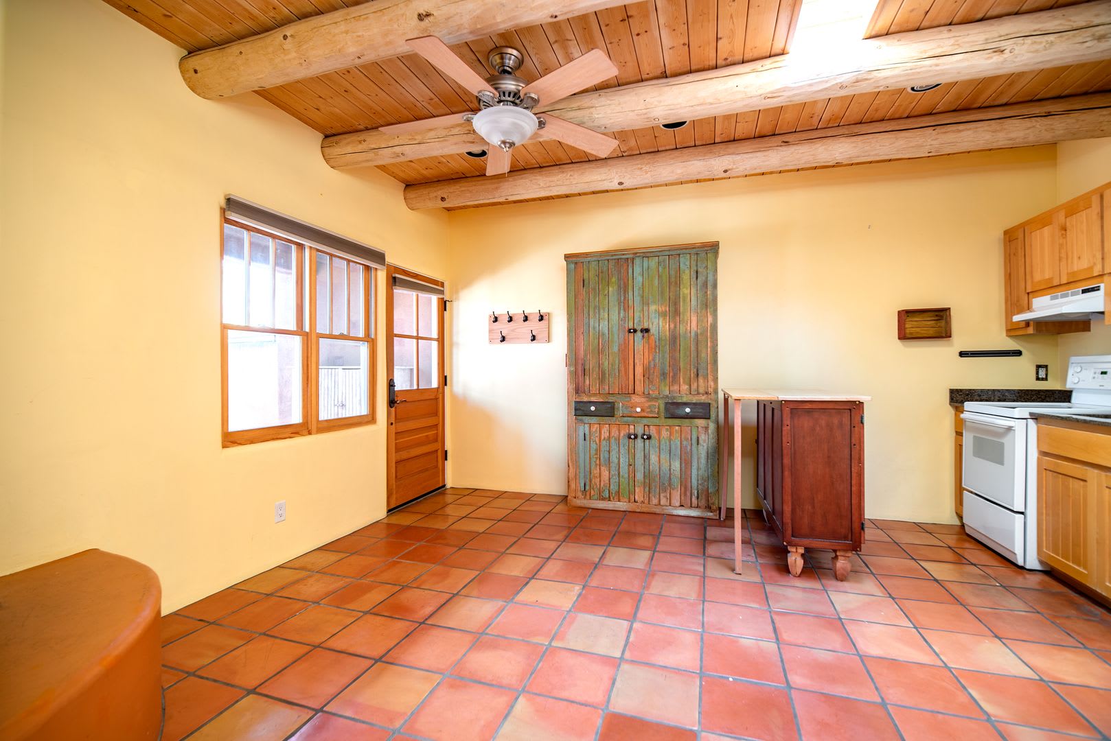Downtown Private Condo Available Now – photo 3