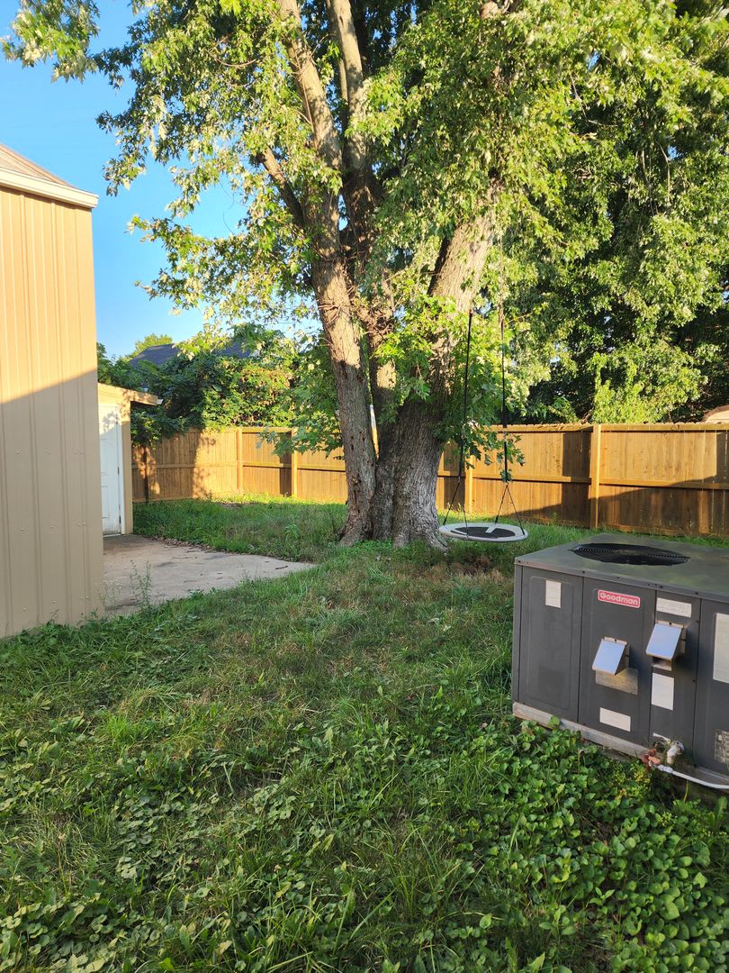 3 bedrooms, 2 bath, heated/cooled 28 x30 garage – photo 3