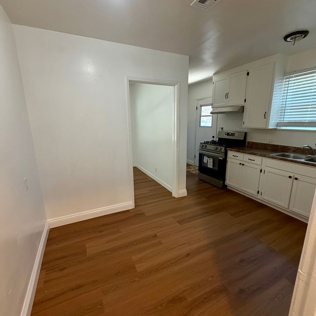 Charming 2-Bedroom Home in a Quiet Reseda Cul-de-Sac – photo 2