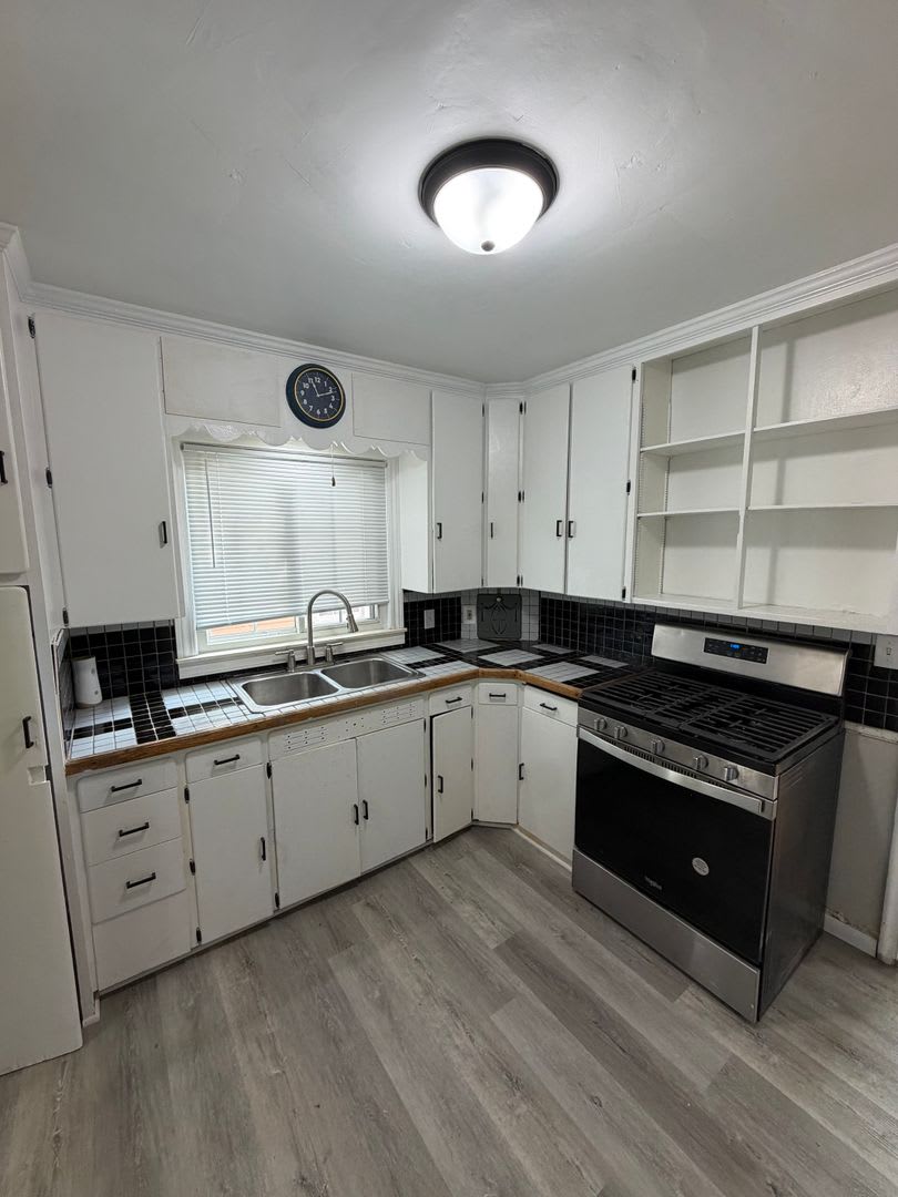 Beautifully Remodeled 3 Bedroom Home Section 8 Approved – photo 4