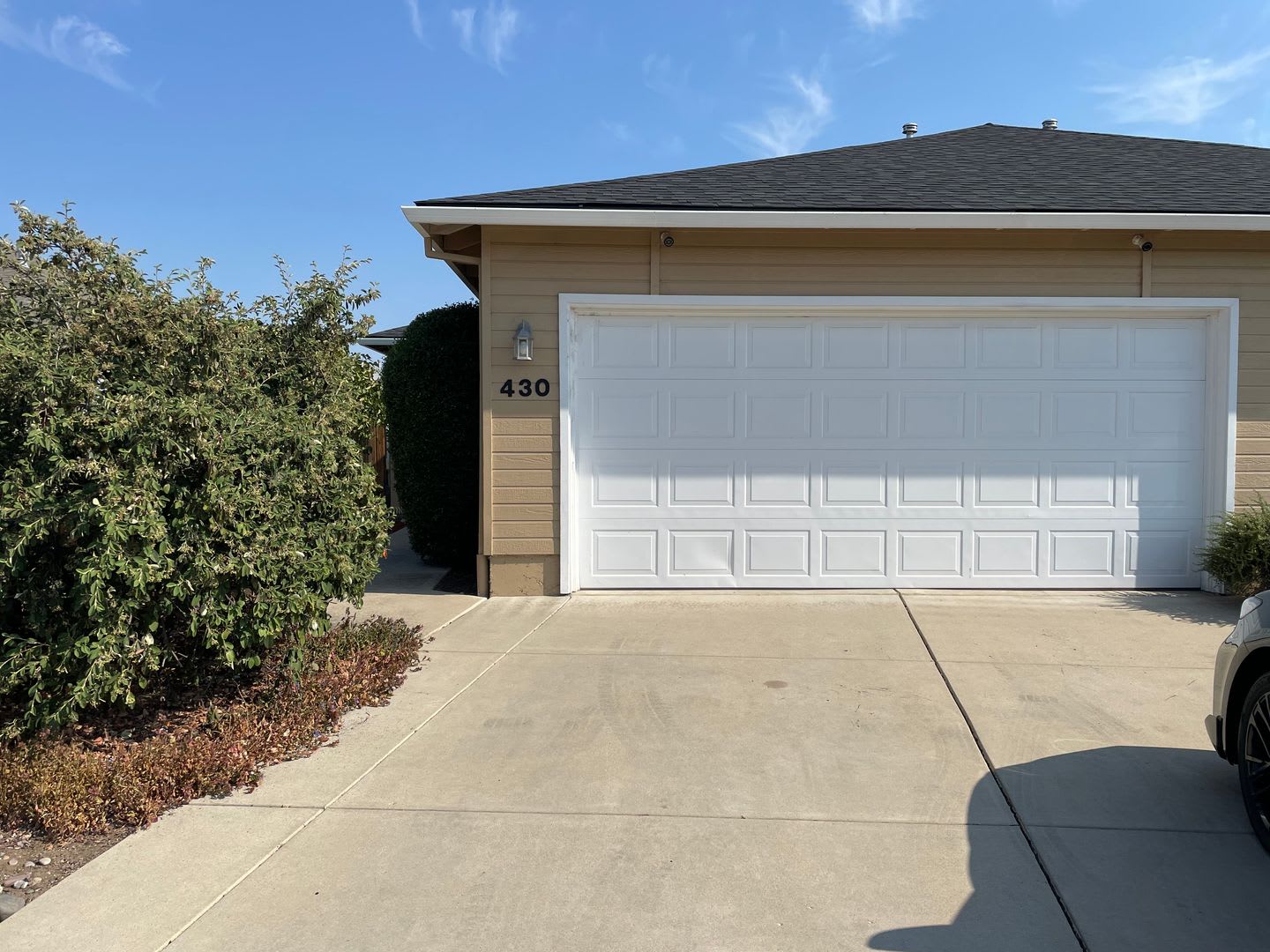 Mature Landscaping-3 Bedroom 2 Bath Duplex – photo 2