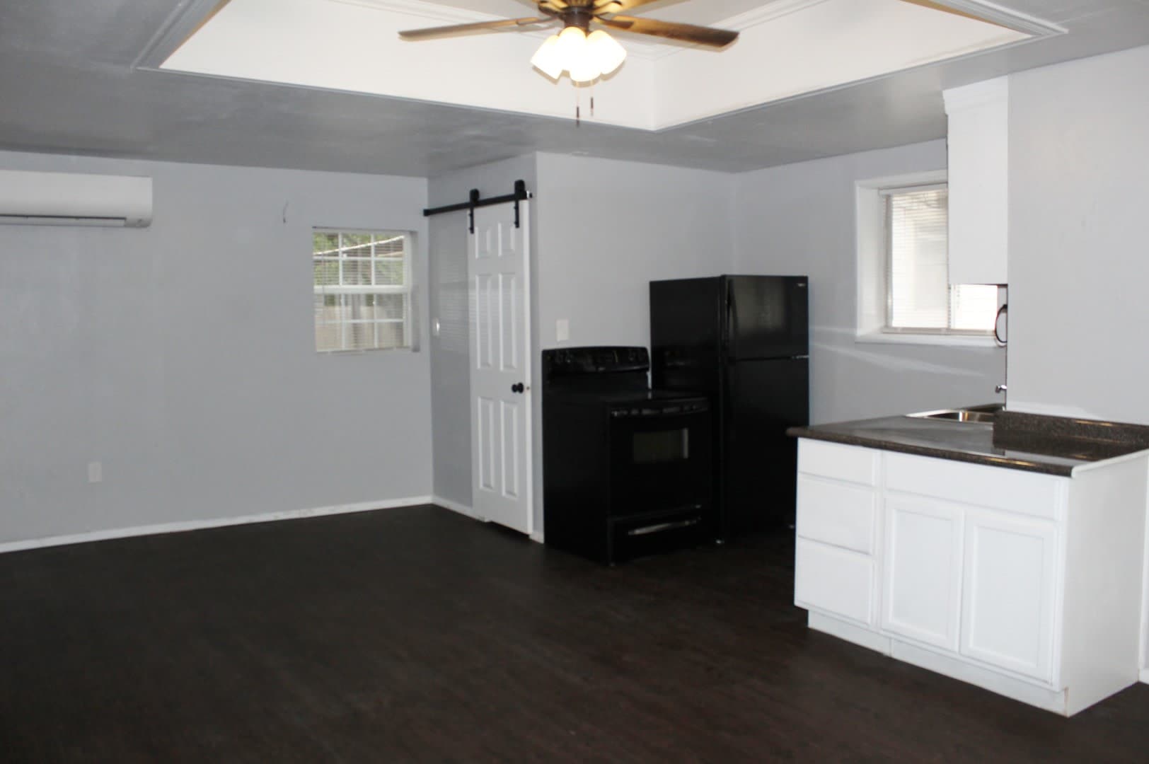 STUDIO GARAGE APARTMENT, UTILITIES PAID – photo 3