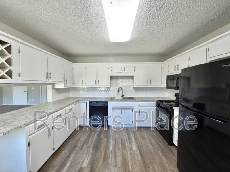 313 N Cedar St – photo 4