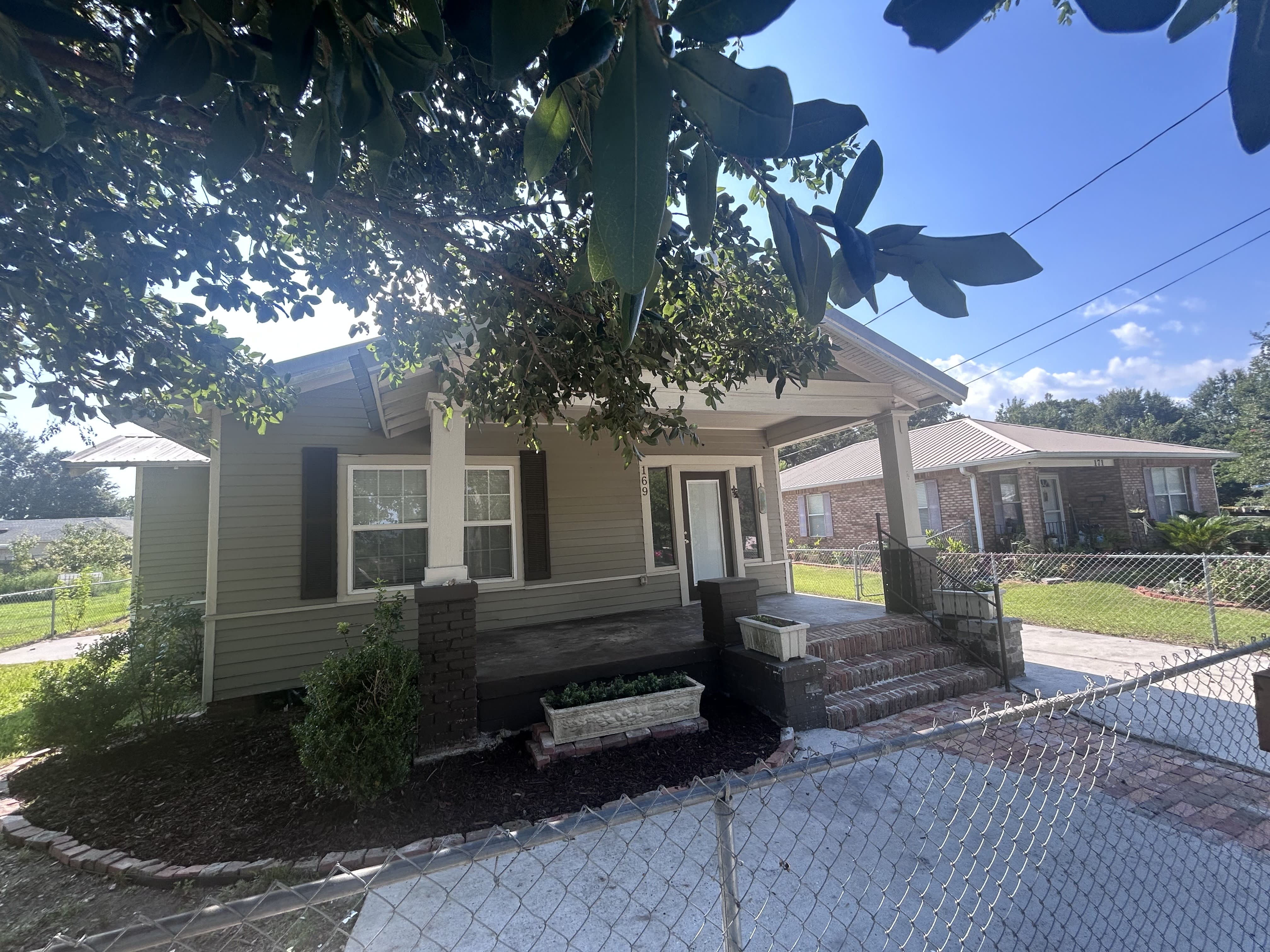 169 Dorries St – photo 2