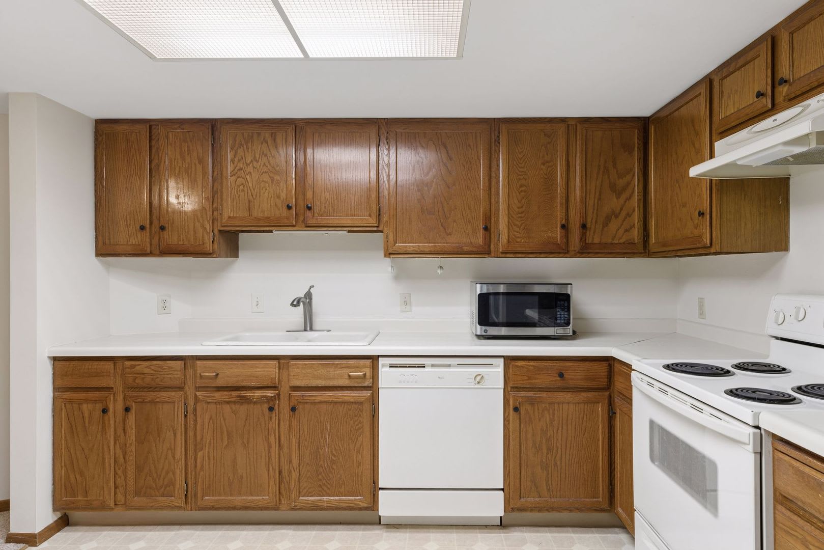 Spacious Main-Level Living in the Heart of Excelsior – photo 4