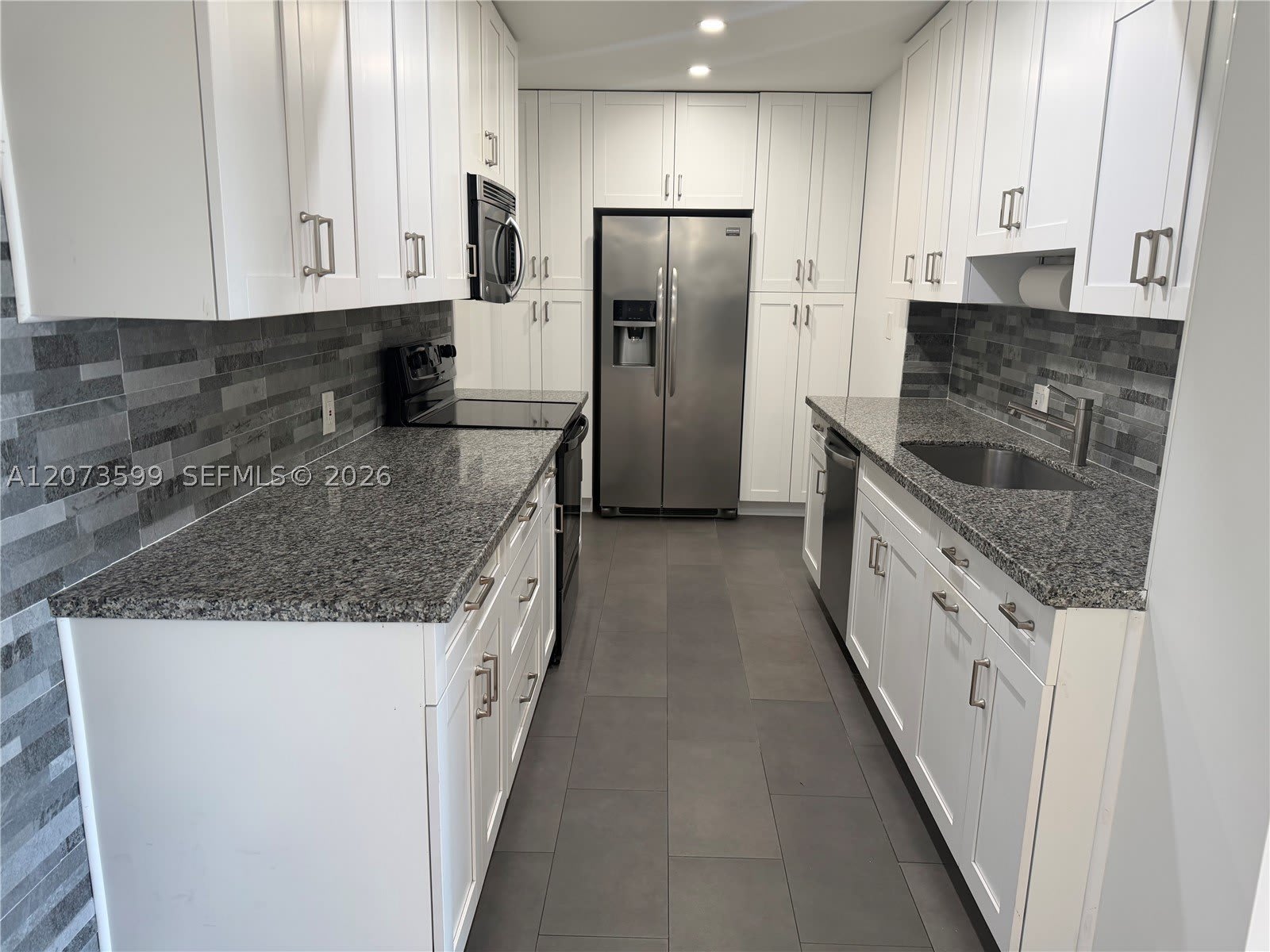 4200 Hillcrest Dr – photo 2
