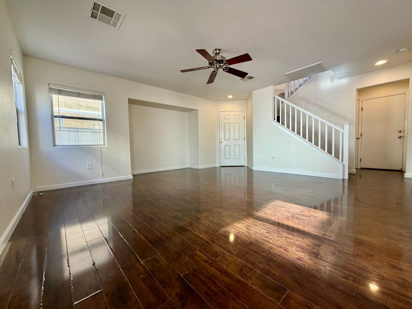 Beautiful Northwest 3 Bedroom Home with Wood Laminate Flooring – No Carpet! – photo 3