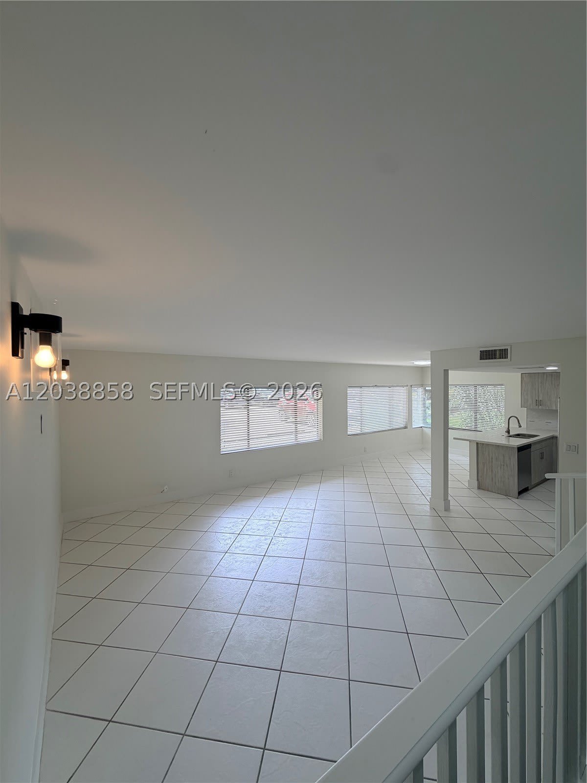 4705 SW 62nd Ave – photo 1