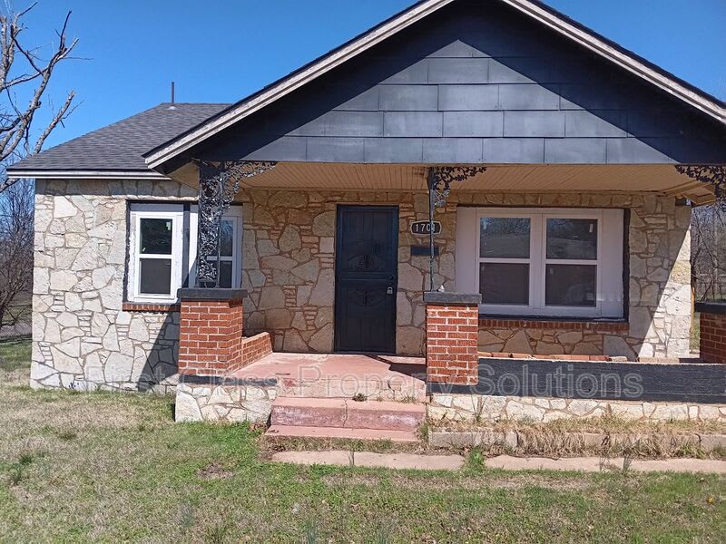 1701 NE 34th St – photo 1