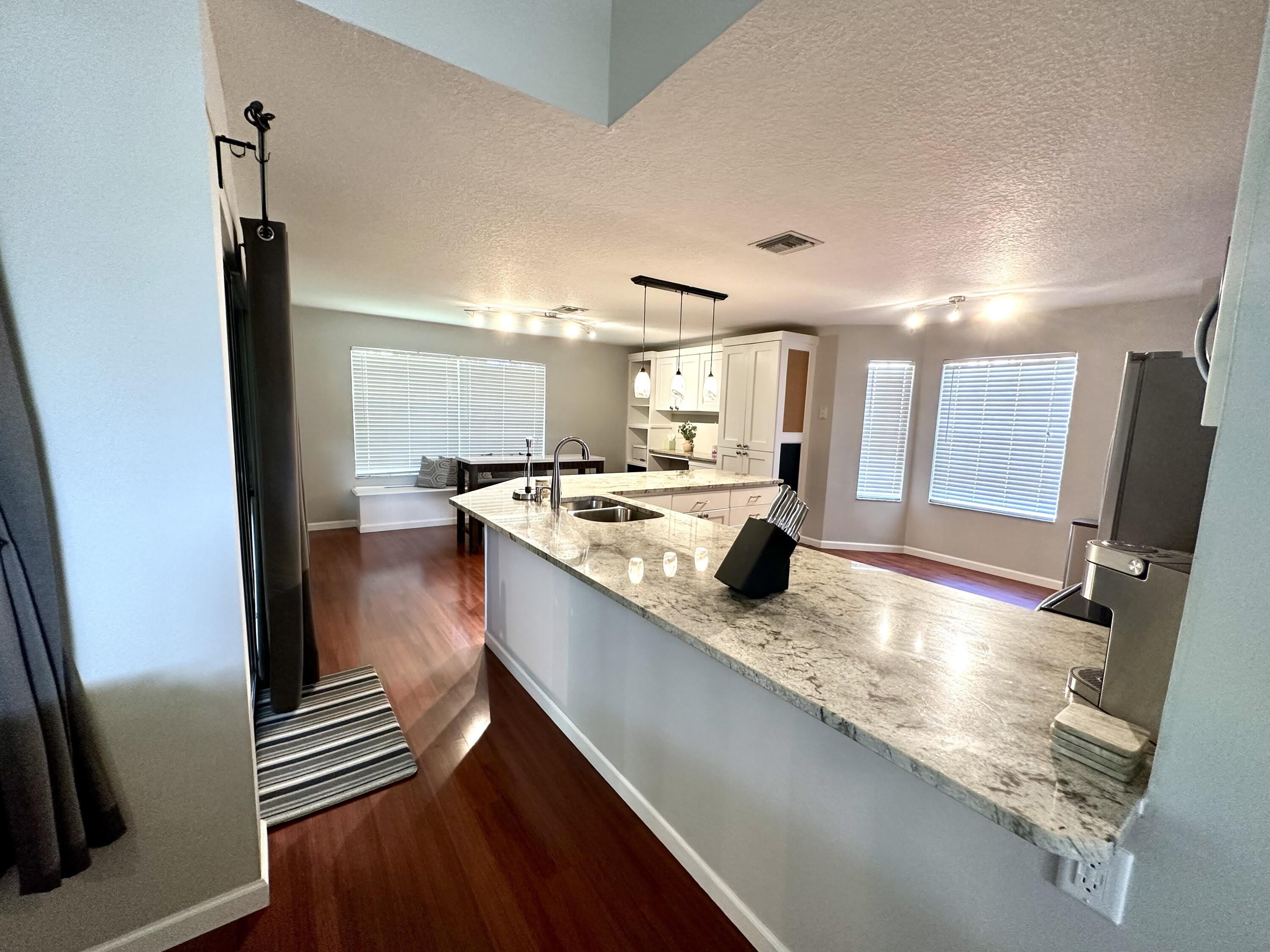 1000 Lake Breeze Drive – photo 3