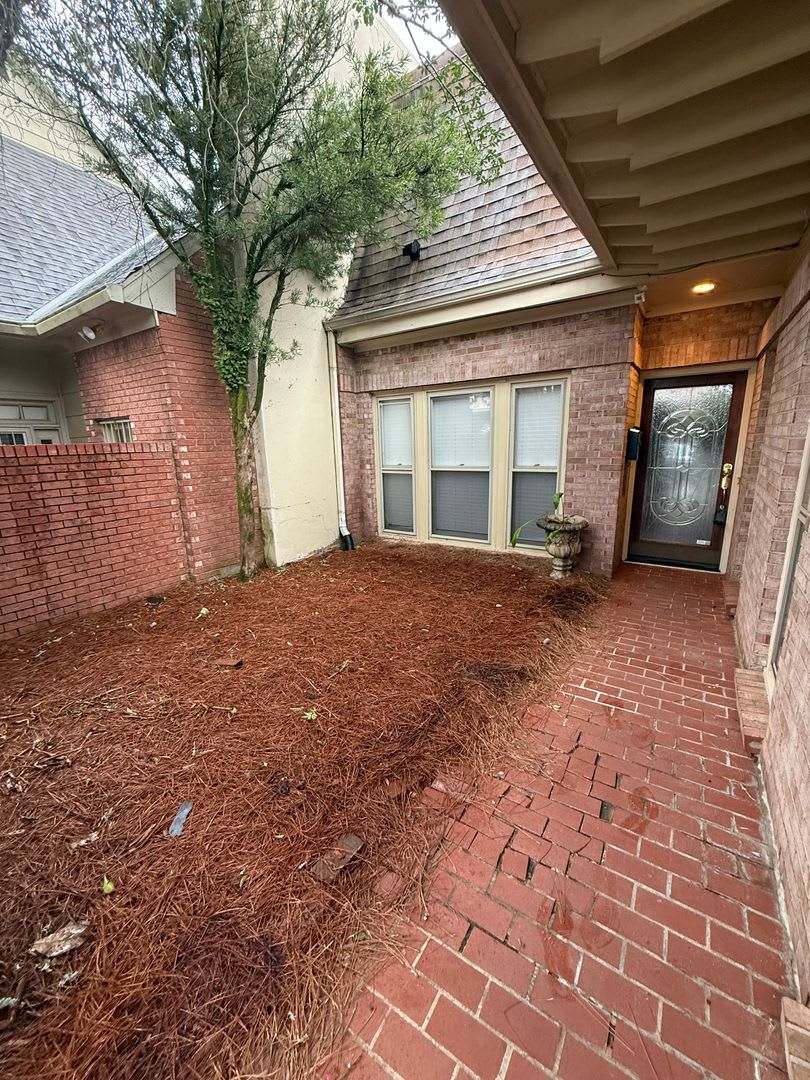 ** 4 Bed 3 Bath located Cloverdale ** to schedule a self-tour – photo 2
