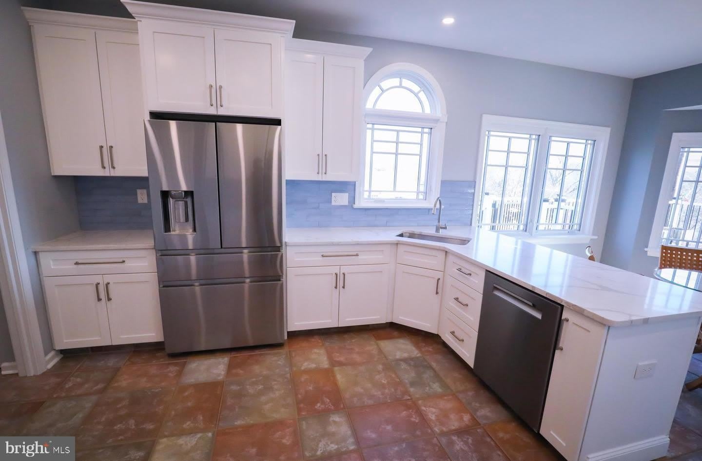 102 Waterview Drive – photo 2