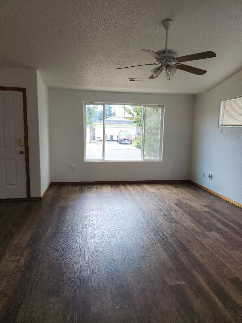 3bedroom 2bath House – photo 2