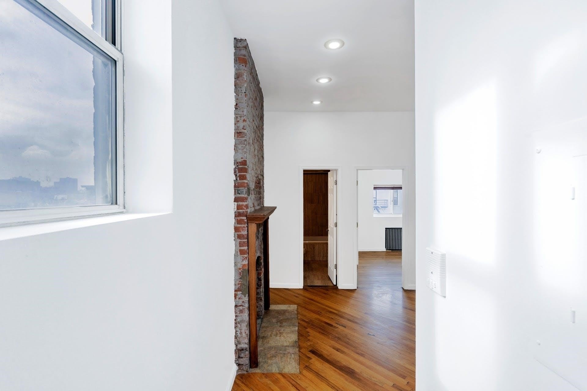 316 HUDSON ST – photo 4