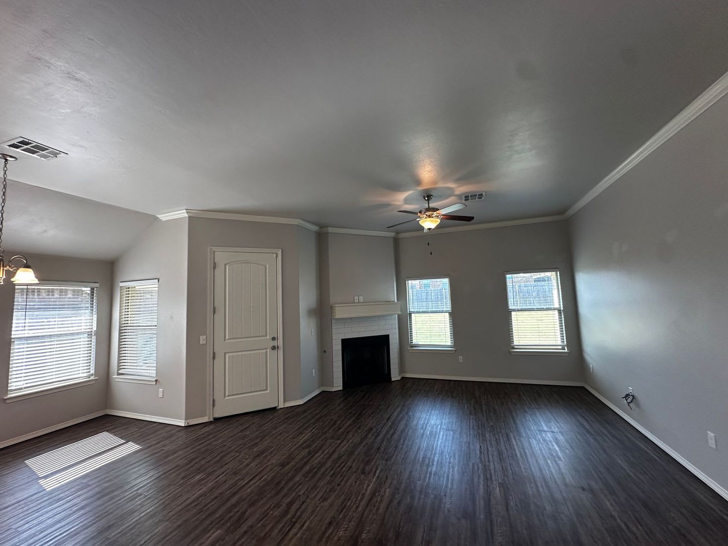 3 Bedroom 2 Bath 2 Car Garage – photo 4