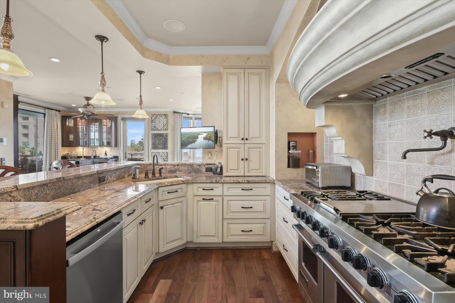 921 VALENCIA Court – photo 5