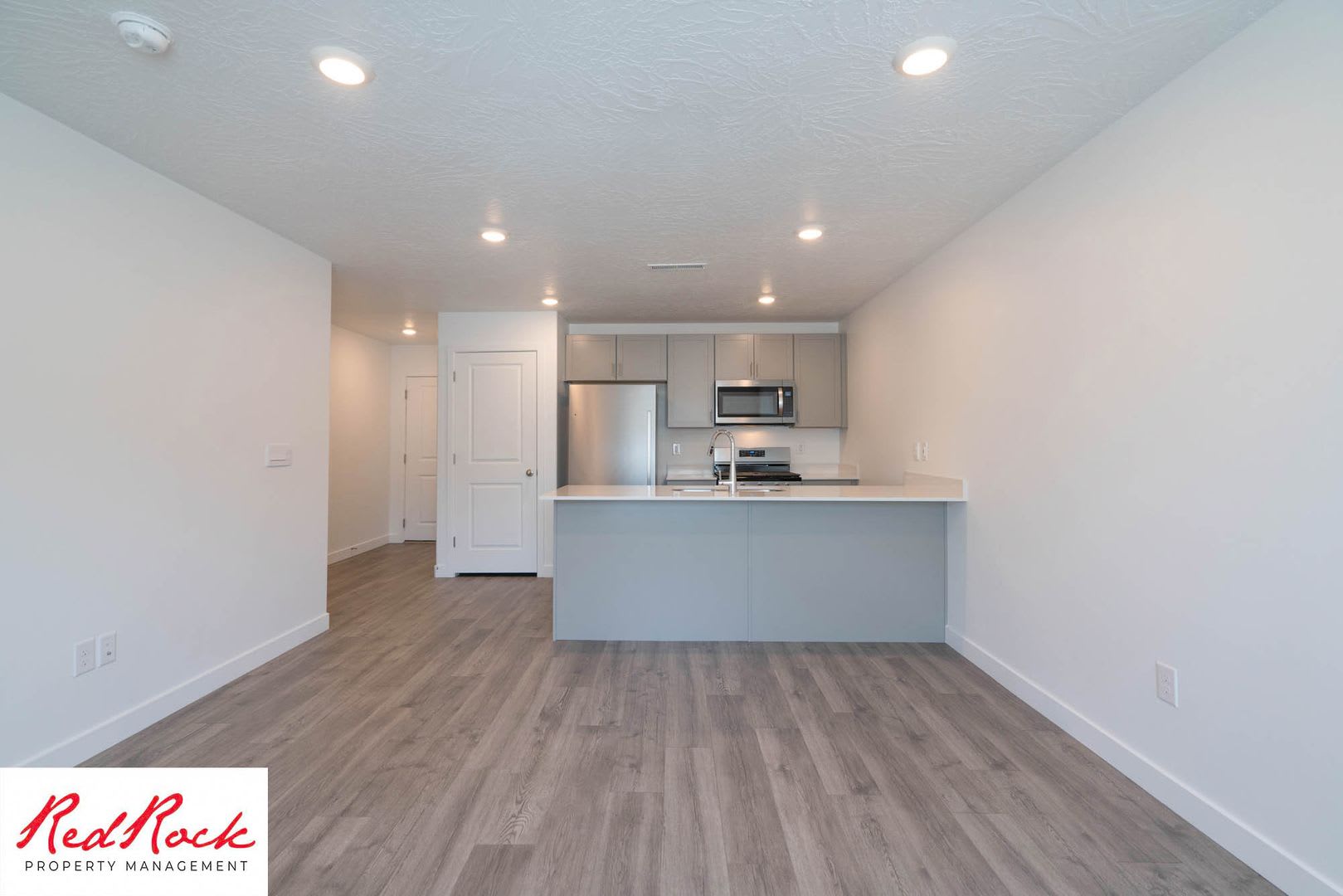Attractive 3 bedroom townhome – photo 3