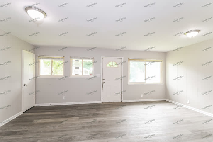 10250 Valley Drive – photo 5