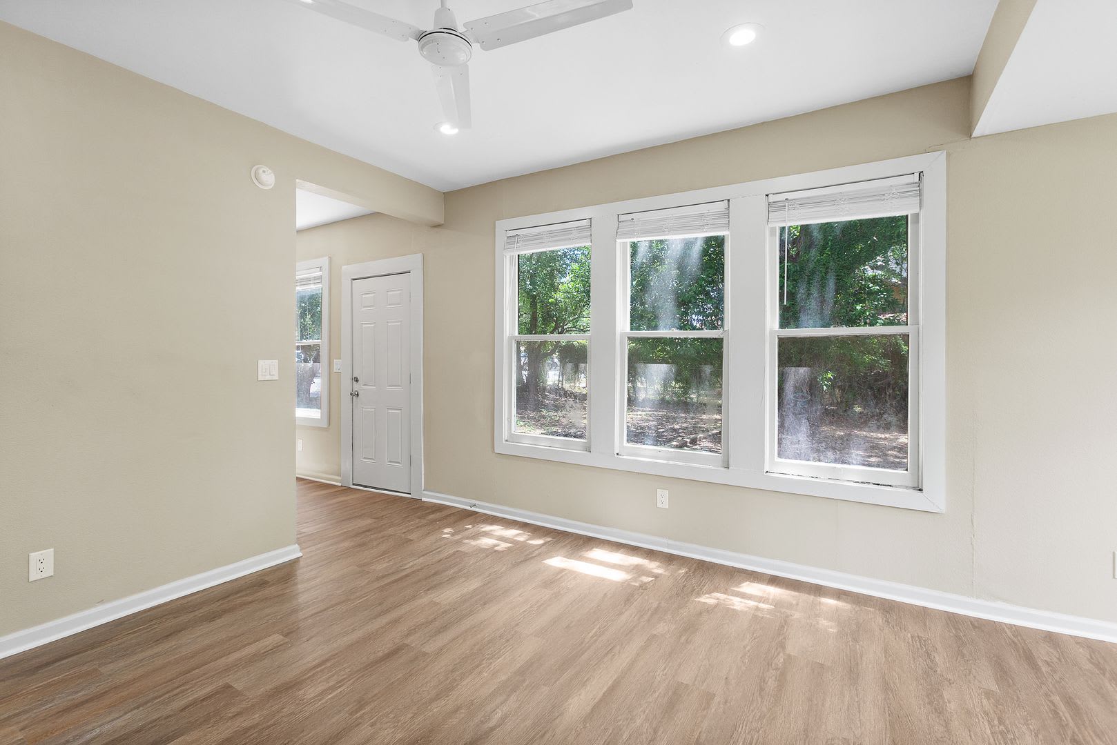 333 W Hutchison Live Work Play – photo 5