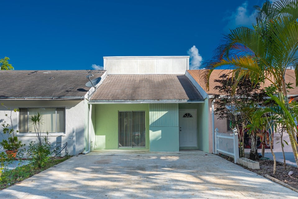 5847 South 37th Street – photo 1