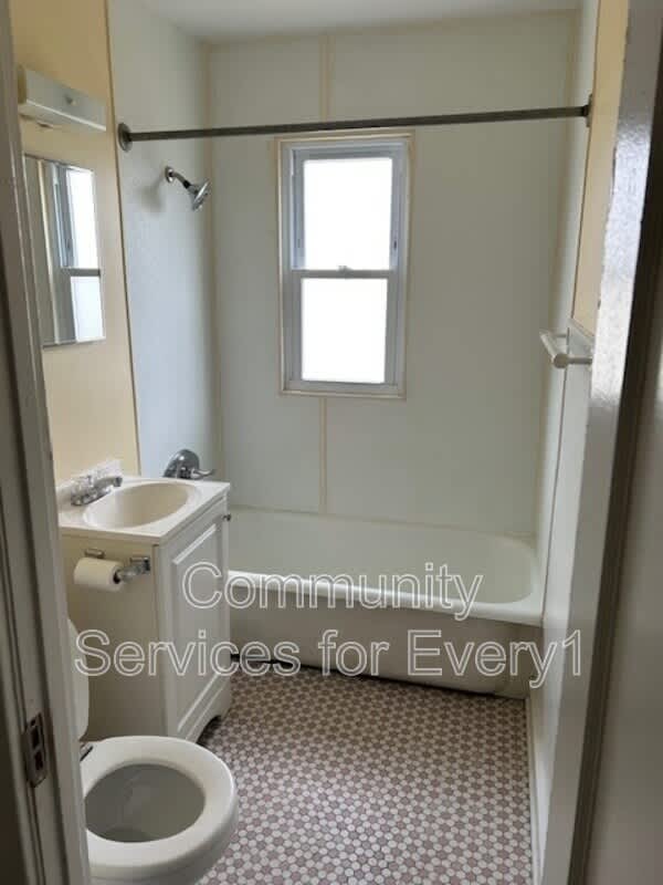 247 Roesch Ave – photo 2