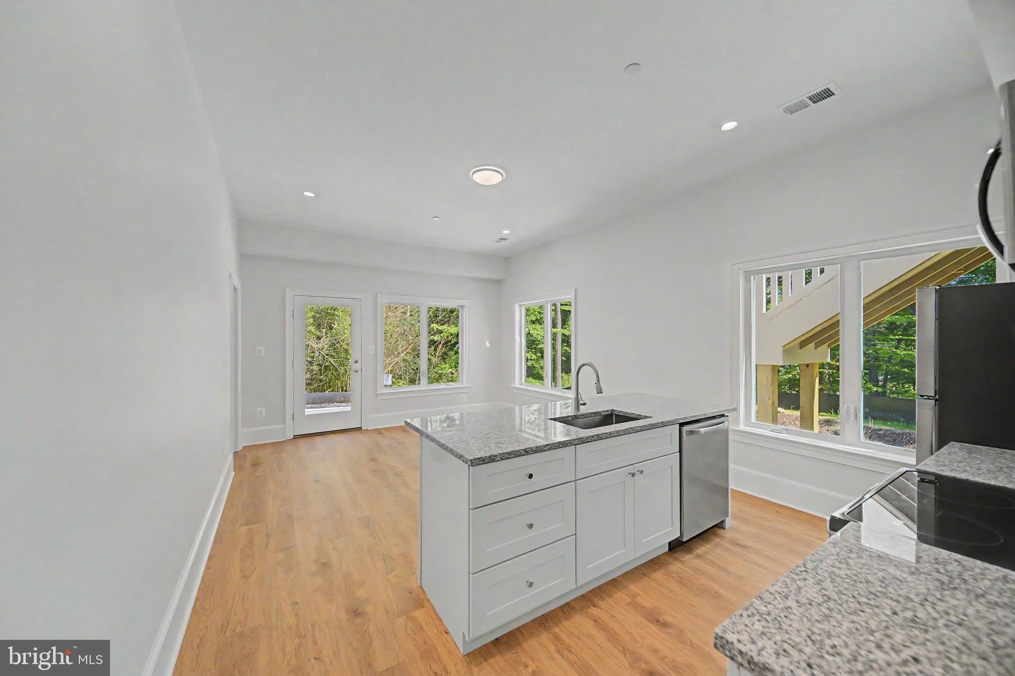 10205 Sorrel Avenue – photo 5