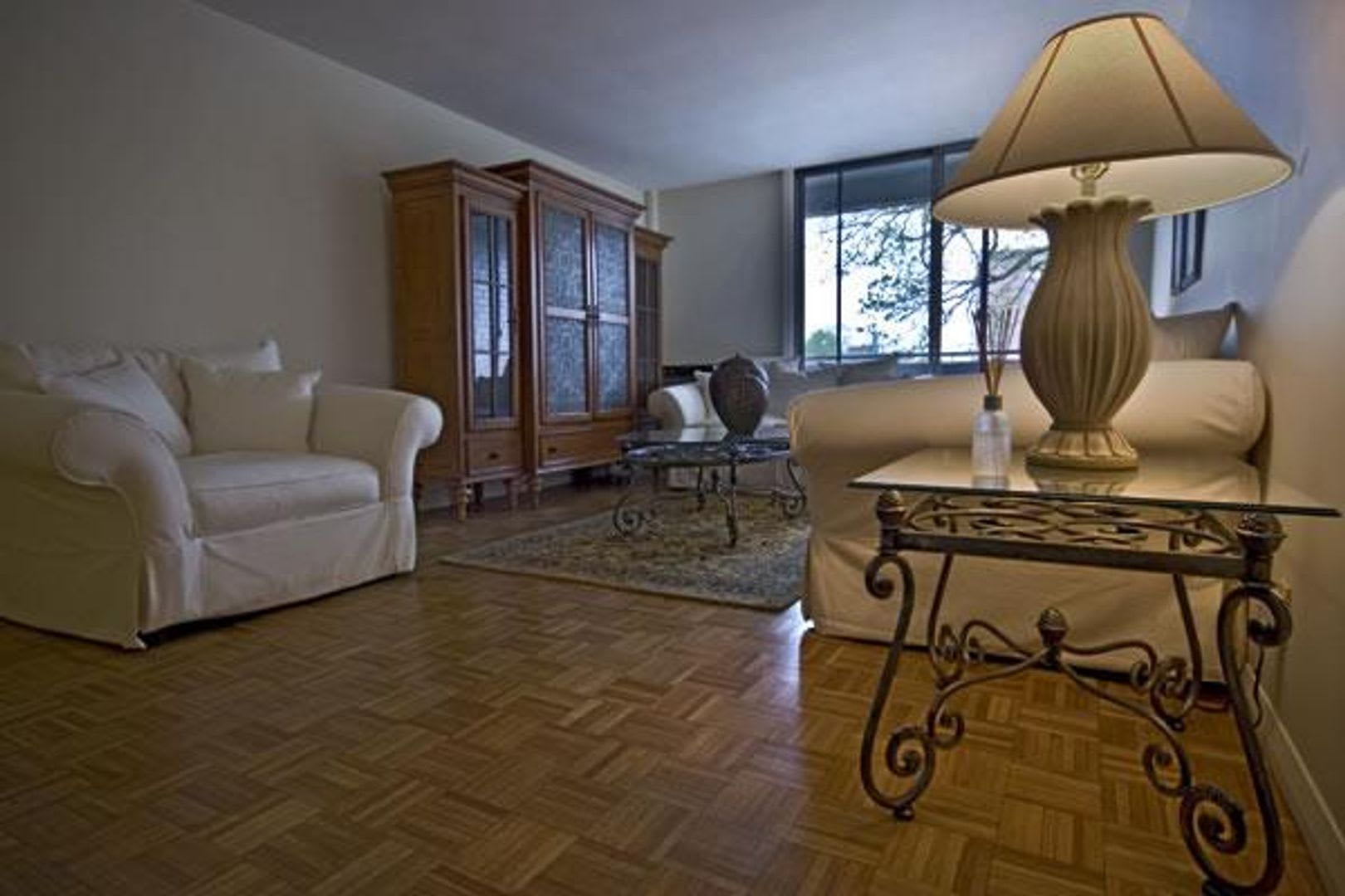 Charming 2 Bedroom-No Broker Fee – photo 2