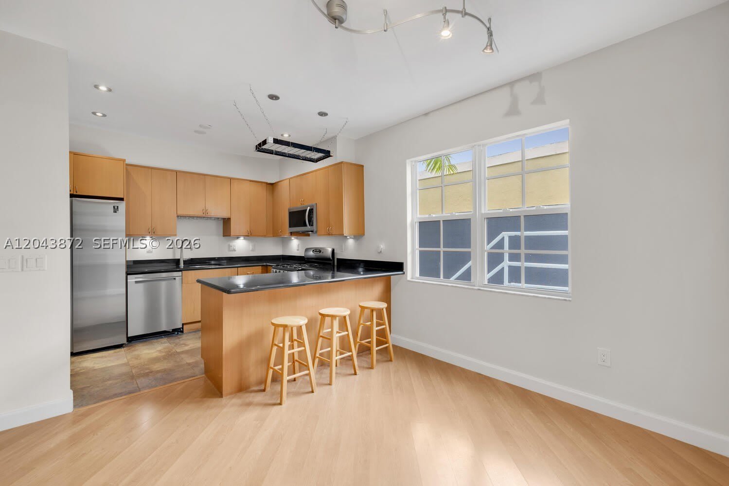 305 Jefferson Ave – photo 2