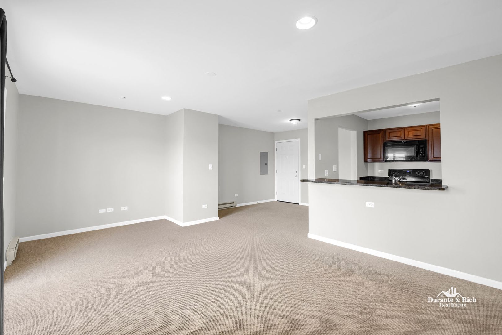 1 Bedroom 1 Bath Condo with in unit Laundry in Lake in the Hills! – photo 4