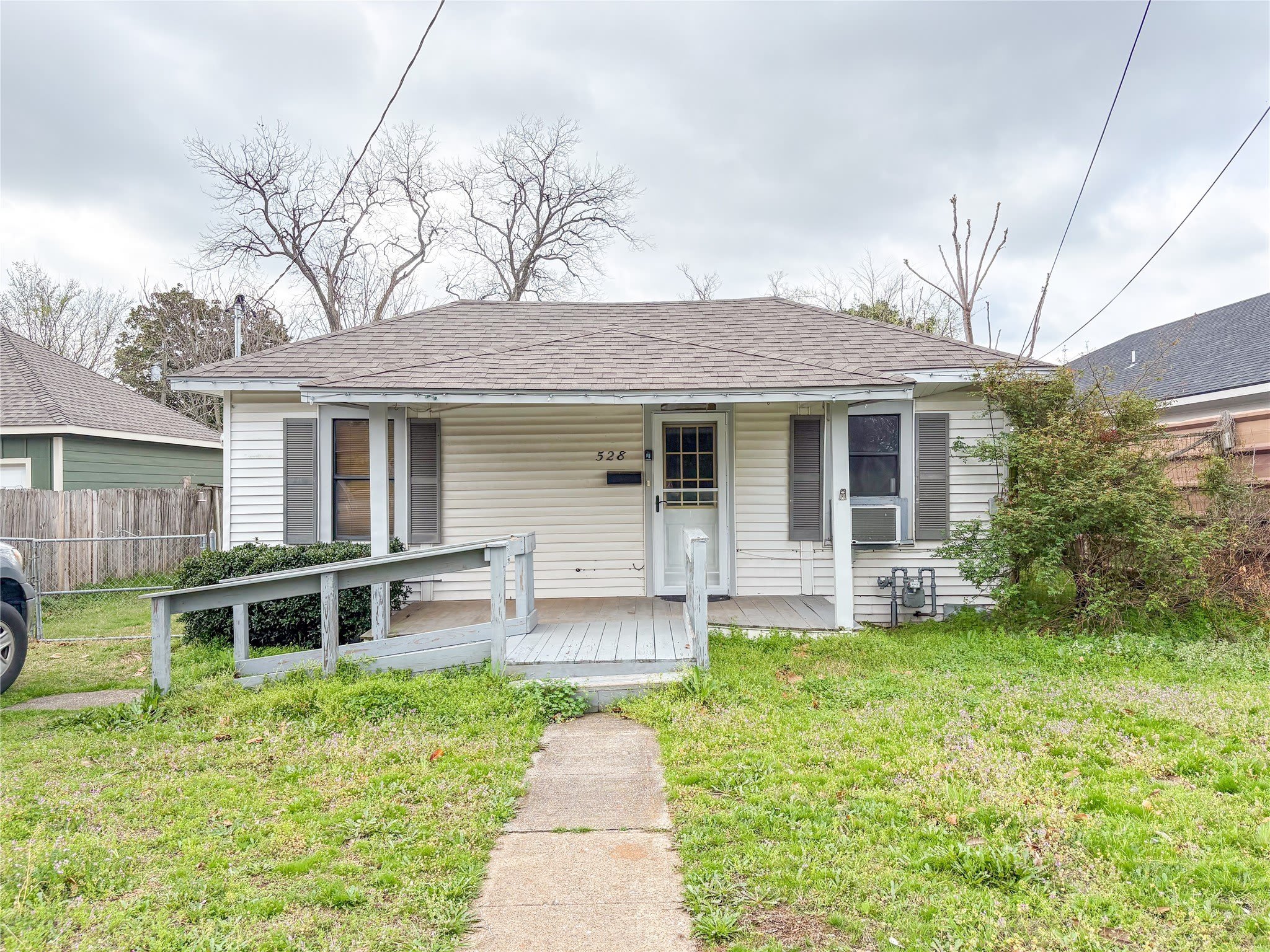 528 W Florence – photo 1