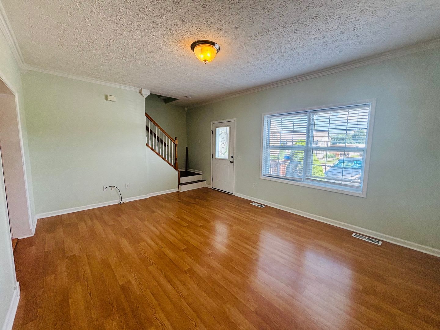 Conveniently Located 2 Bedroom 1 5 Bath Townhouse – photo 3