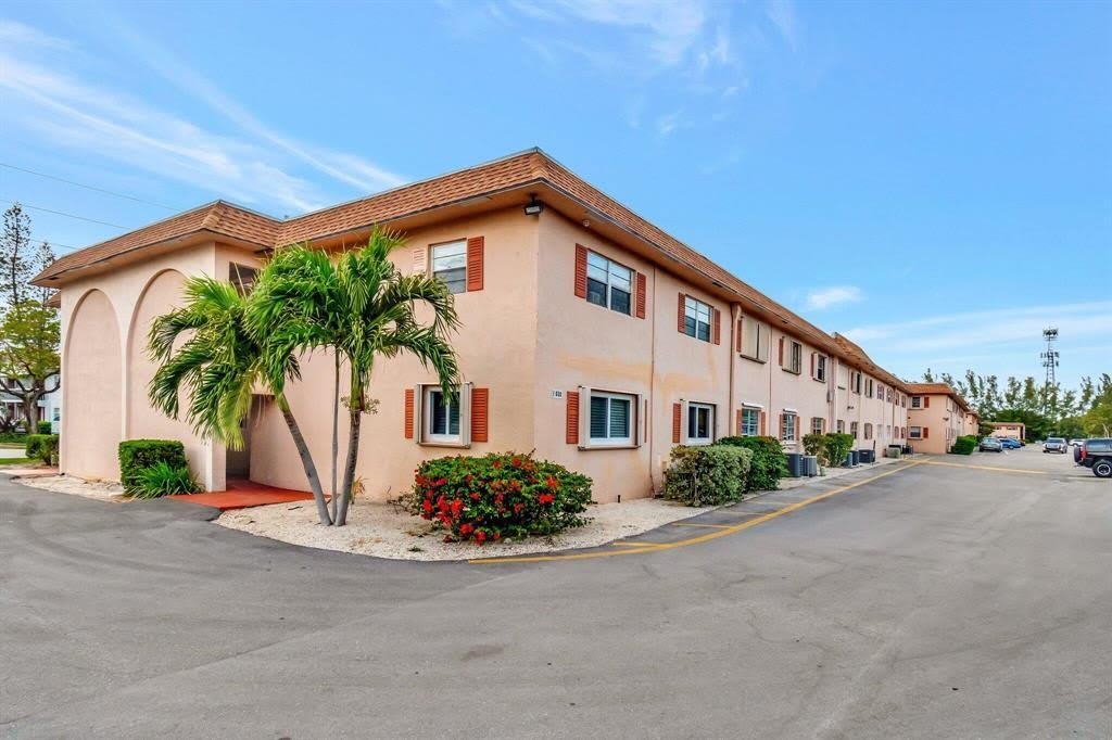 650 SW 2nd Avenue – photo 1