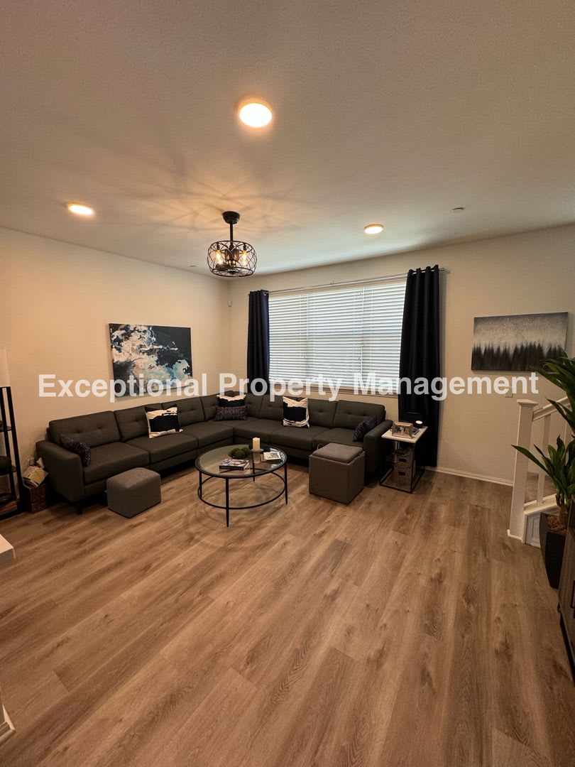 Ready to move in 3 bed 3 bath home! – photo 2