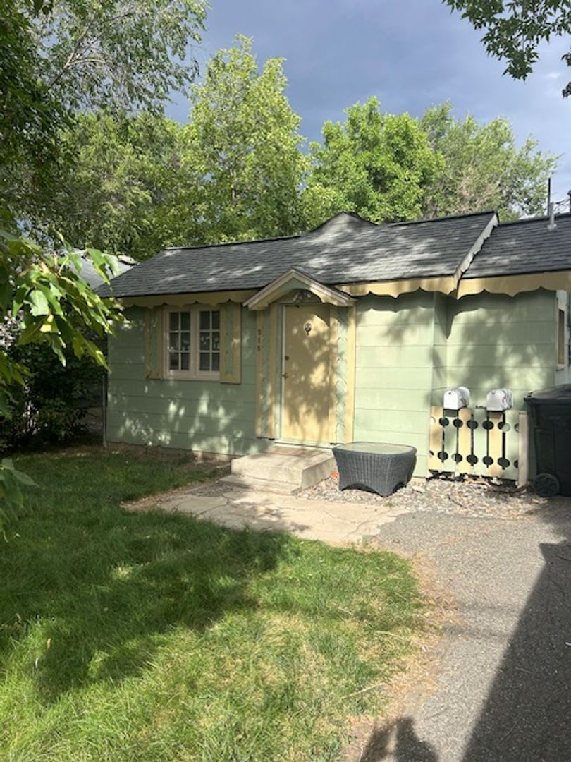 Cozy 2 Bedroom Home with Fenced Yard & Washer/Dryer – Ideal Rental Starter! – photo 1