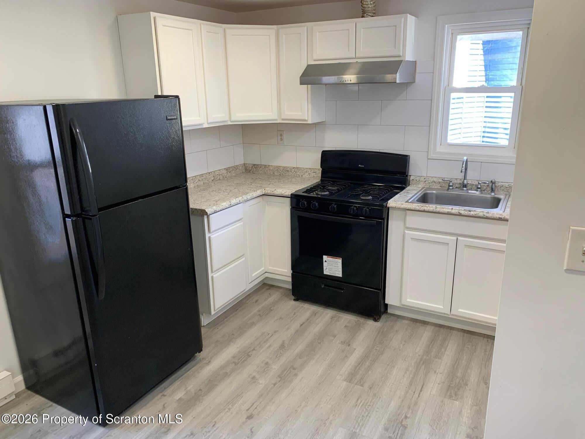 404 Railroad Avenue – photo 2