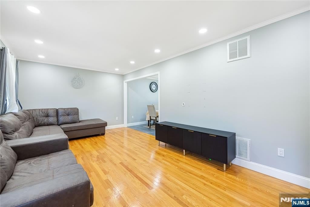 361 Walthery Avenue – photo 4