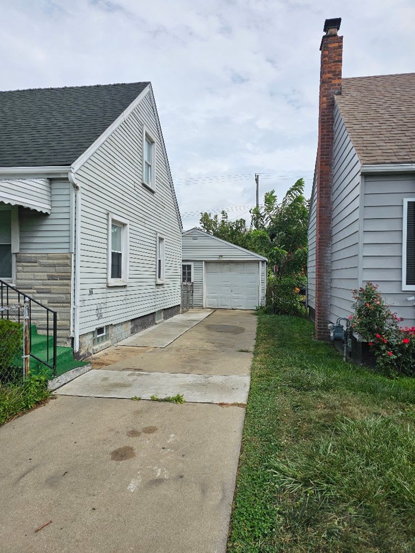 3337 S Bassett St,3 Beds – photo 2