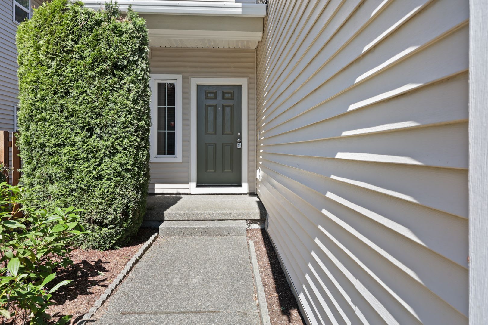 Move in ready now! Tumwater Hill home with 3 bedroom 2.5 baths, Tumwater School District. – photo 3